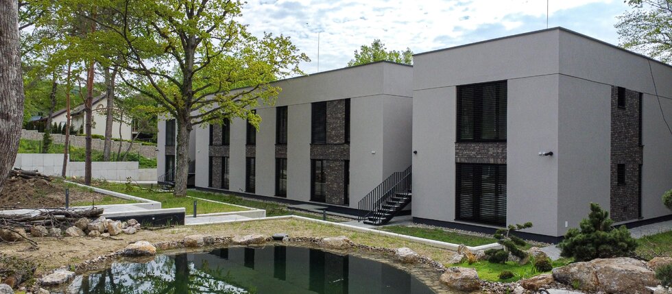 Spoločnosť Oknoshop úspešne zrealizovala dodávku a montáž pre exkluzívny projekt VINNLAKE RESIDENCE na Vinianskom jazere